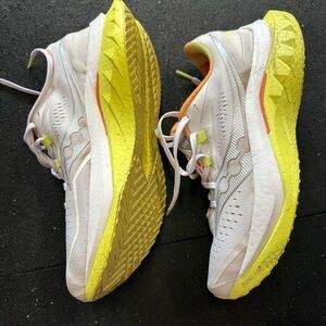 Saucony endorphin speed 4